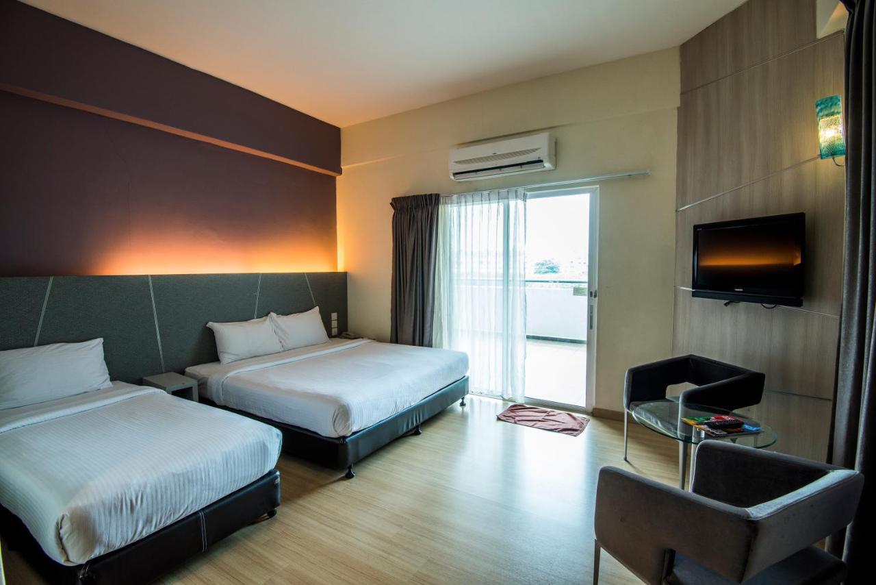 Marvelux Hotel Malacca Екстер'єр фото