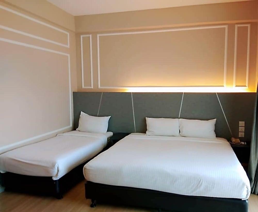 Marvelux Hotel Malacca Екстер'єр фото