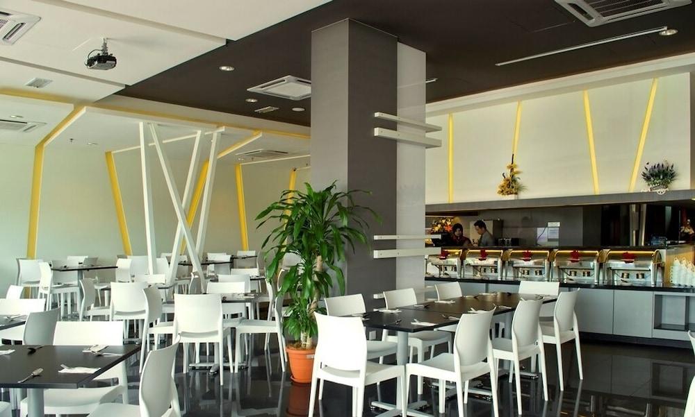 Marvelux Hotel Malacca Екстер'єр фото