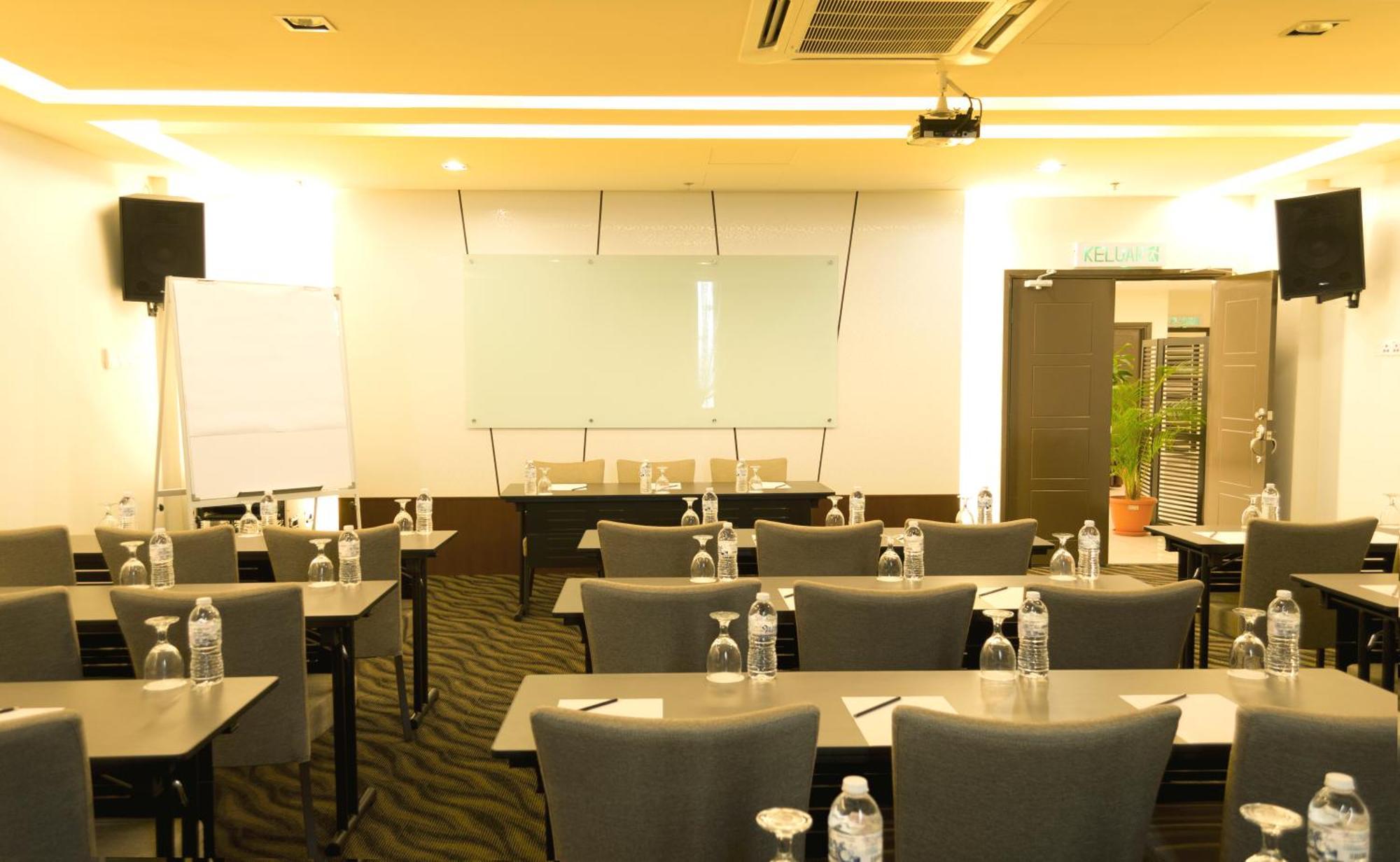 Marvelux Hotel Malacca Екстер'єр фото