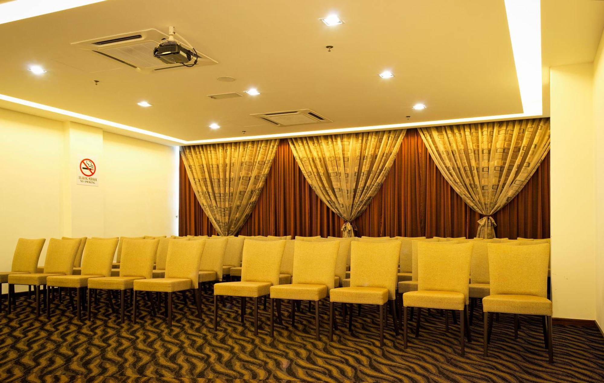 Marvelux Hotel Malacca Екстер'єр фото