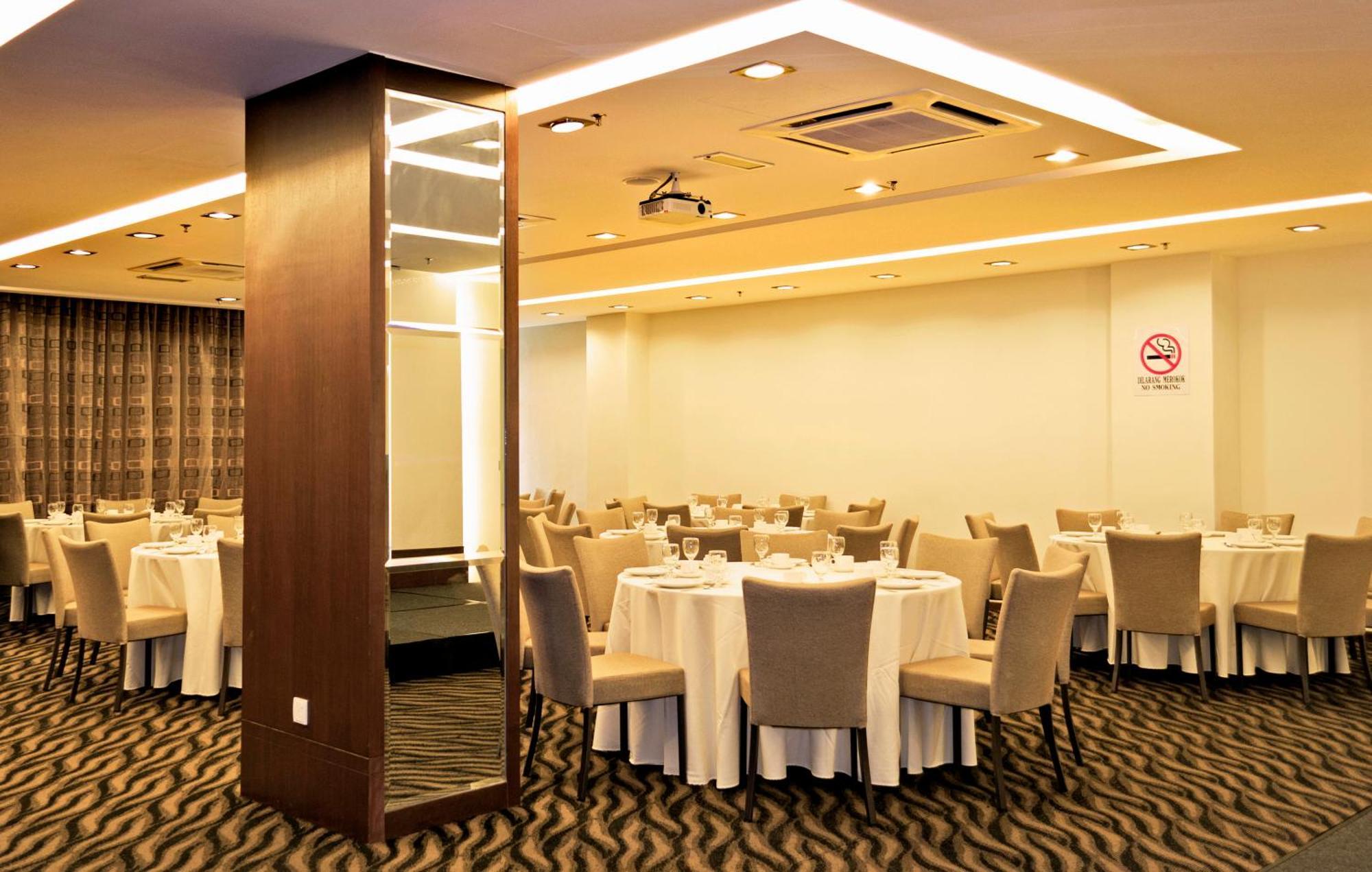 Marvelux Hotel Malacca Екстер'єр фото