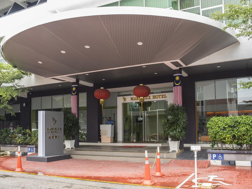 Marvelux Hotel Malacca Екстер'єр фото