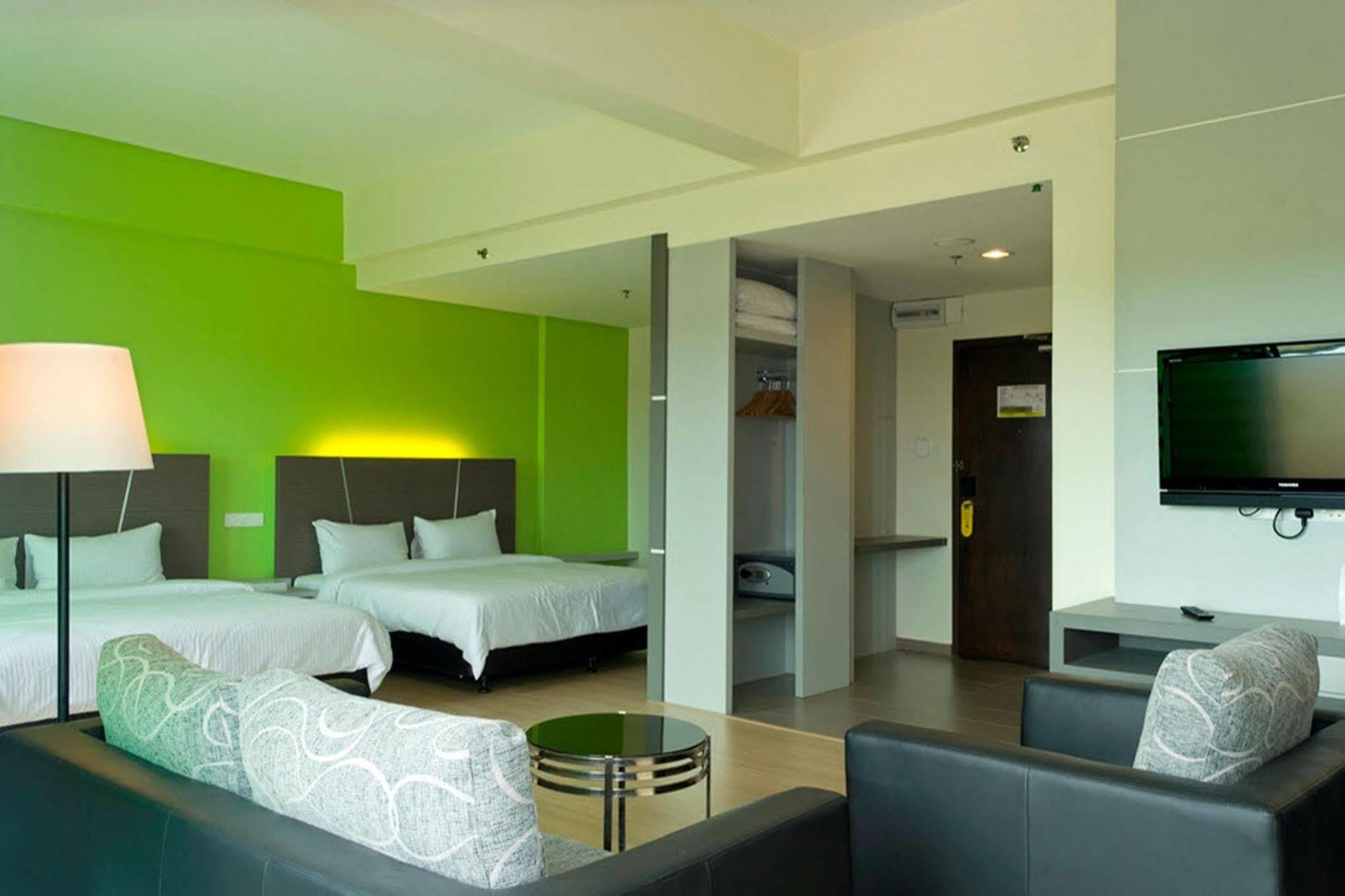 Marvelux Hotel Malacca Екстер'єр фото