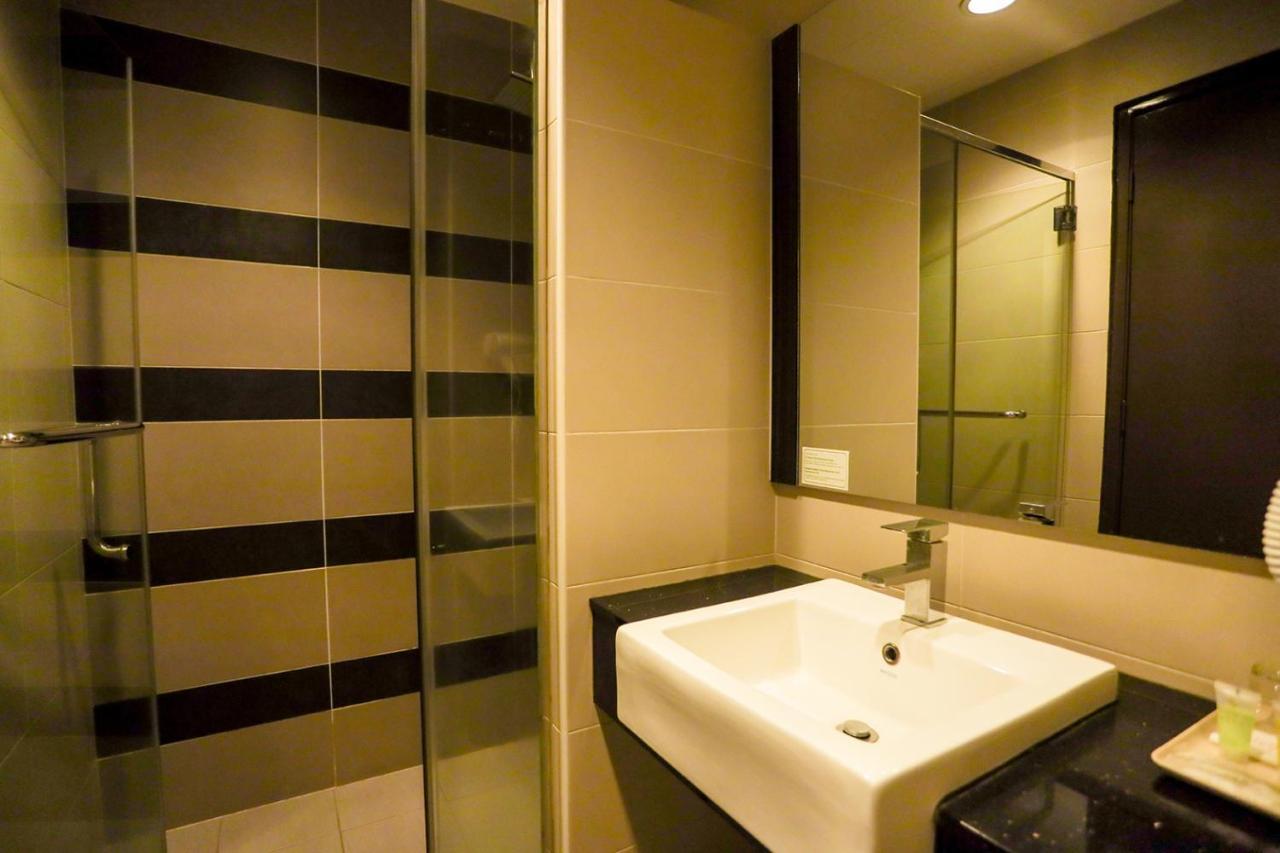 Marvelux Hotel Malacca Екстер'єр фото